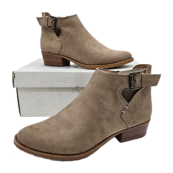 NIB Style & Co. Mabel Womens Taupe Almond Toe Faux Suede Ankle Boots Size 6.5 - Picture 1 of 13